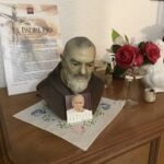 Escultura del Padre Pío traída desde San Giovanni Rotondo, lo tiene una familia que le tiene mucha fe al Padre Pio
